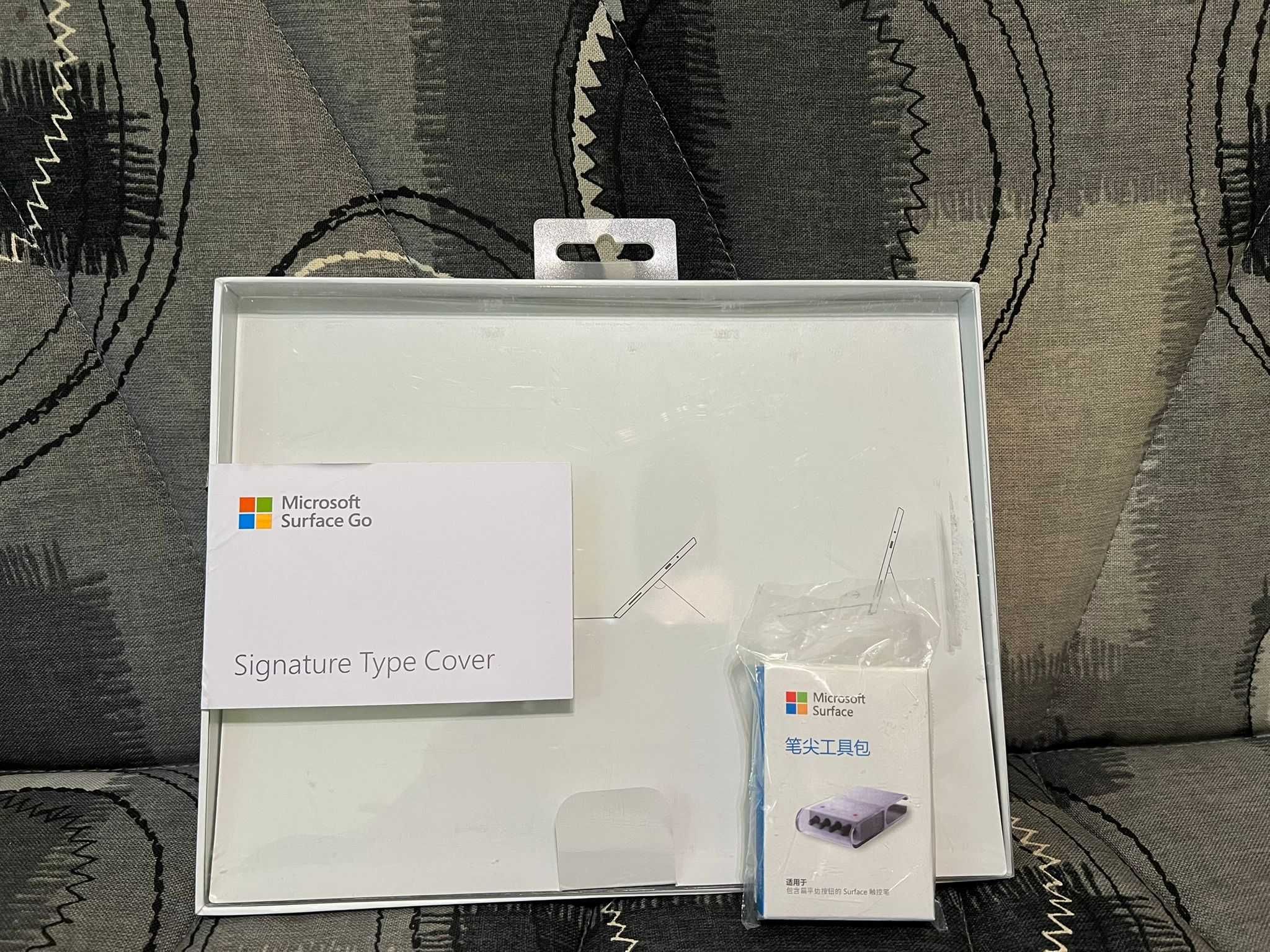 Vând Surface GO 2 varianta de vârf cu Intel Core M3 și 8gb ram