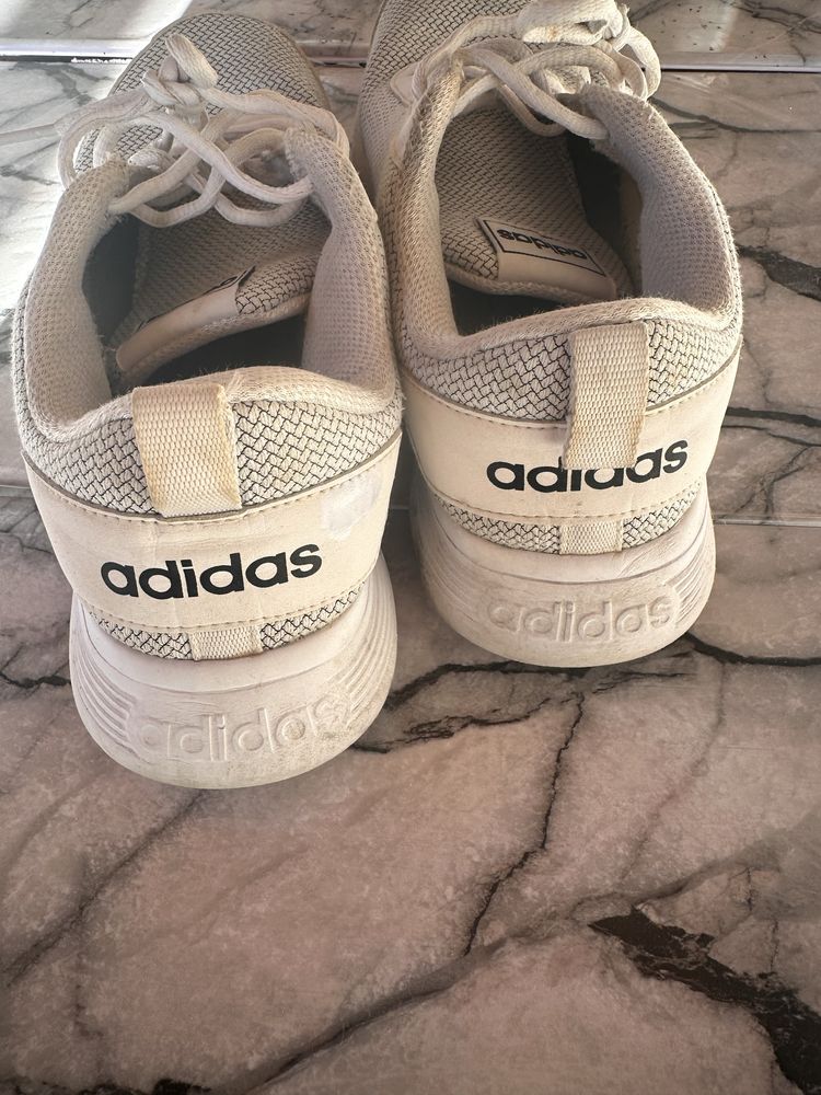 Бели маратонки adidas