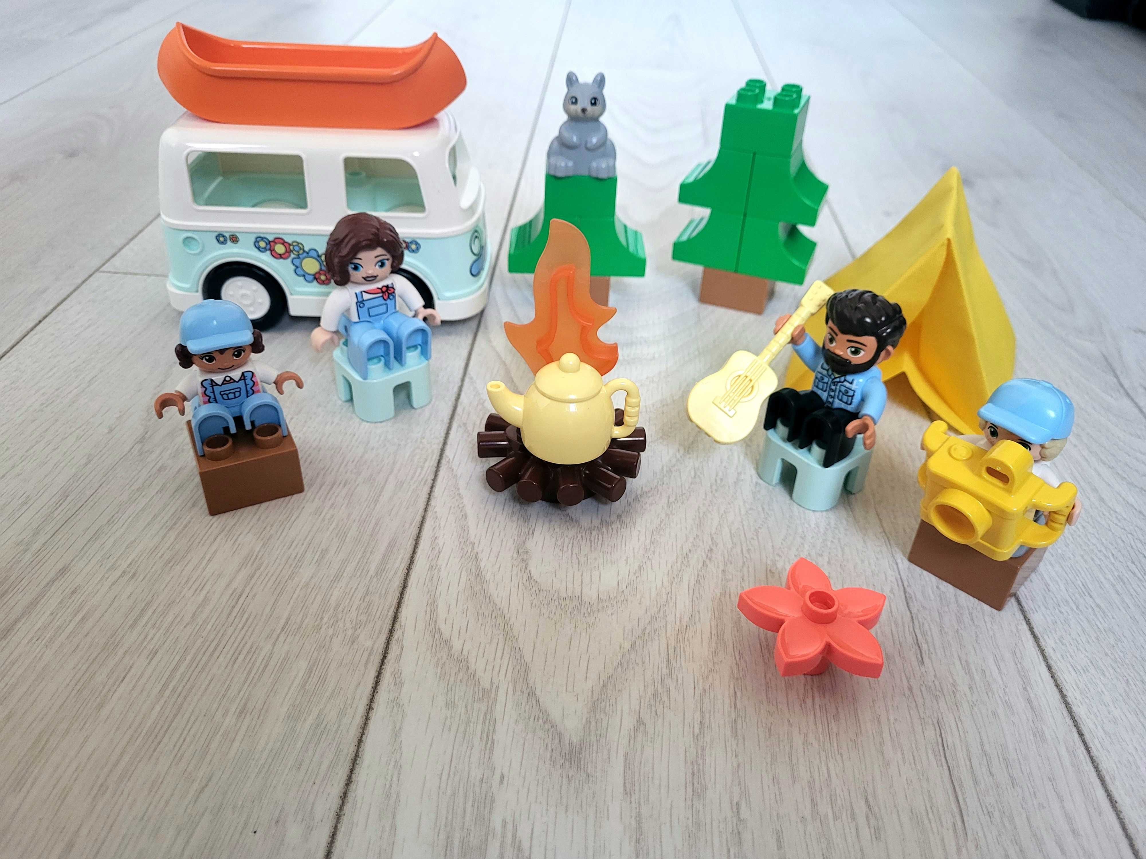 LEGO DUPLO - Aventura cu rulota de vacanta a familiei 10946