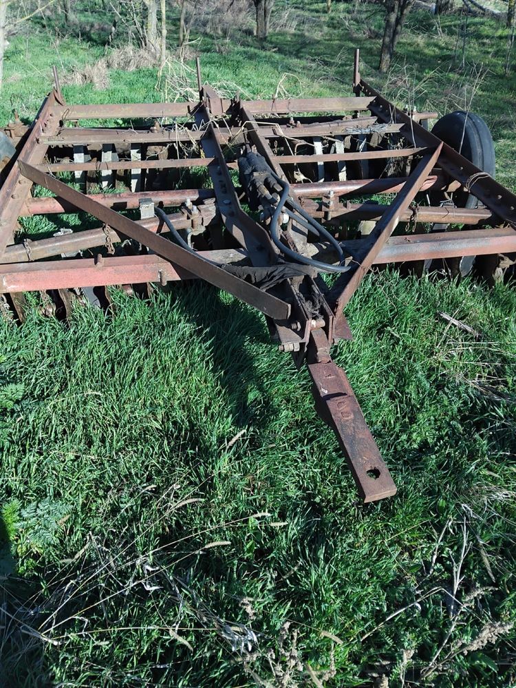 Vând utilaje: tractor U650