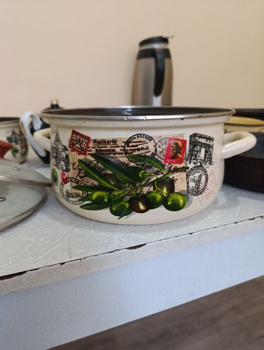 Посуда в хорошем состоянии.