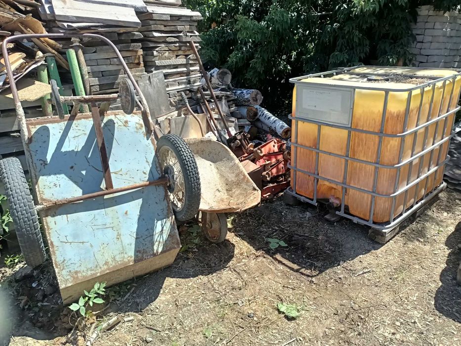 Продам две строительные тачки (10000 и 55000 тг.), еврокуб - 45000 тг.