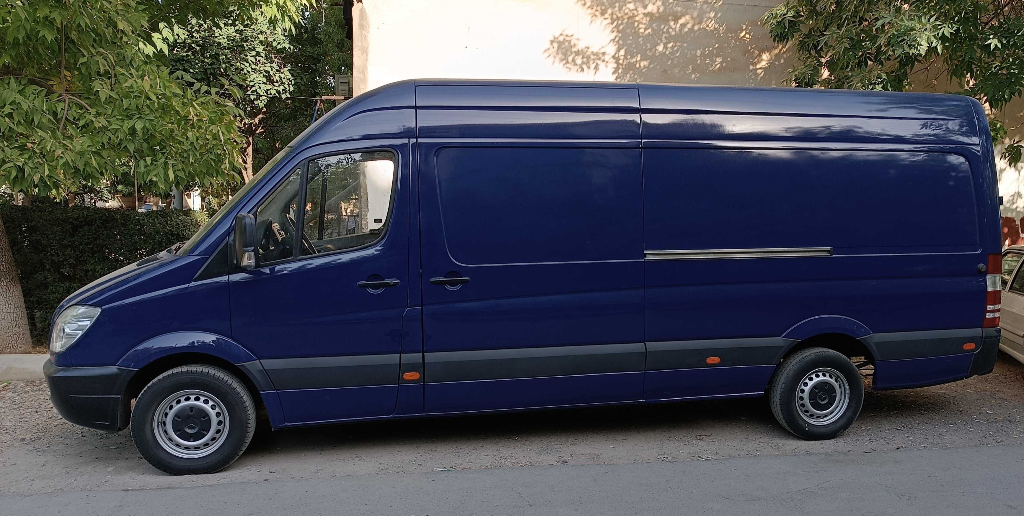 Mercedes Benz Sprinter. Перевозка грузов, переезды, доставка грузов.