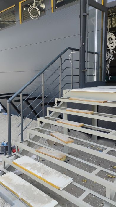 Монтаж на алуминиеви парапети