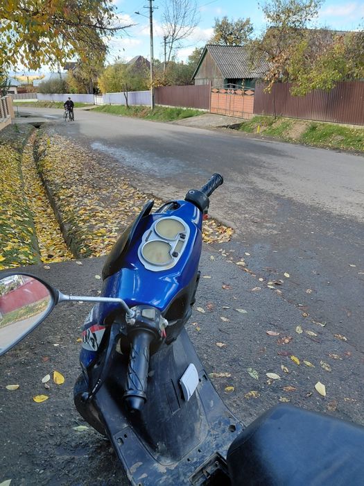 Vând scuter in 2 t scuterul este china