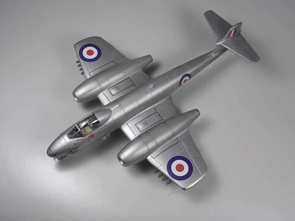 сборная модель самолёта истребитель Gloster Meteor 1/72 Англия