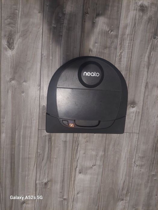 vând aspirator robot neato