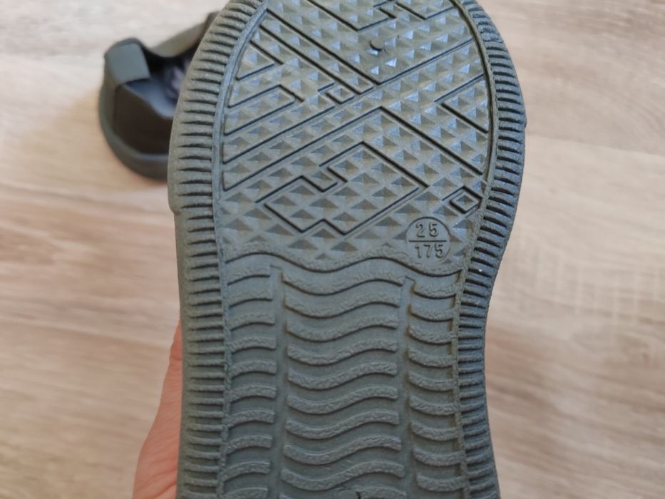 Мрежести обувки за градина