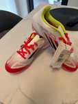 Vând ghete fotbal noi Adidas nr 41 1/3