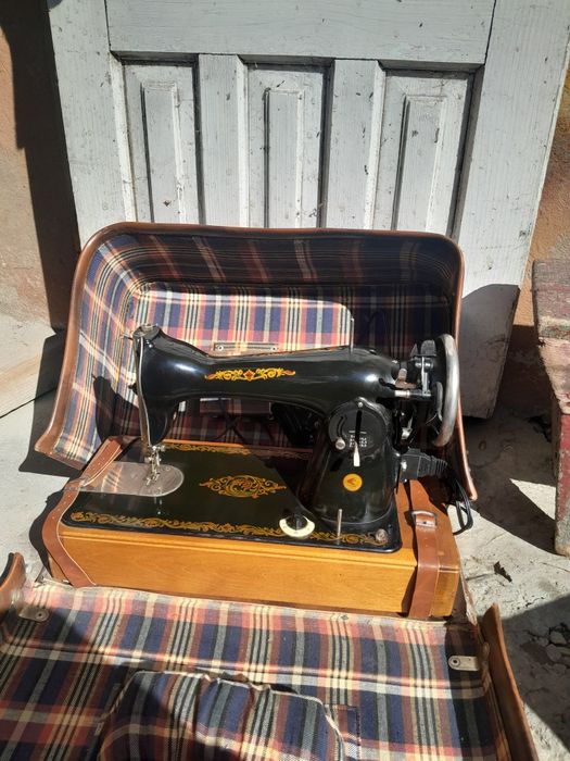 Masina de cusut Electrica ruseasca