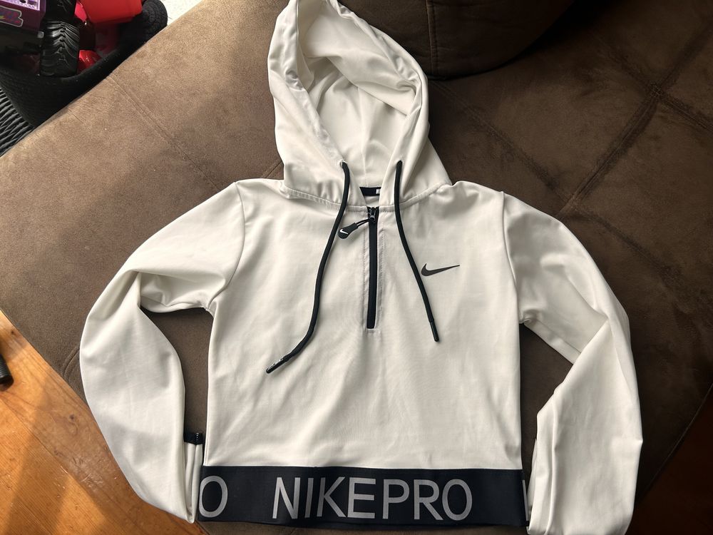 Къса дамска горница Nike