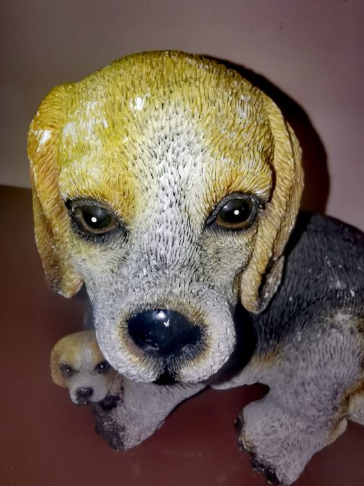 Антикварна фигура на куче Бийгъл много реалистичен модел смола 15х15см