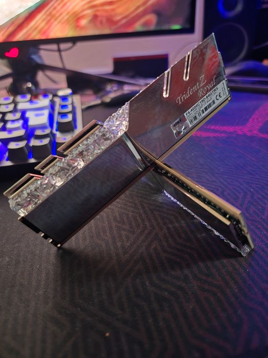 Vand memorii Gskill TridentZ Royal 64gb ddr4 2x32gb 4000 mhz
