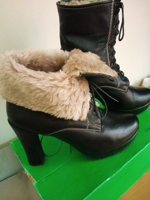 Ghete piele, bicicleta magnetica si masuta cafea.