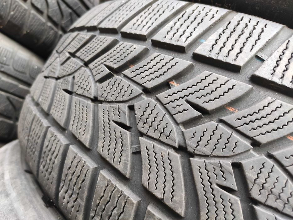 2бр Зимни гуми 225 60 18 - Goodyear