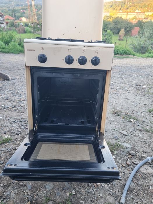 Aragaz cu 3 ochiuri și cuptor pe gaz Magister