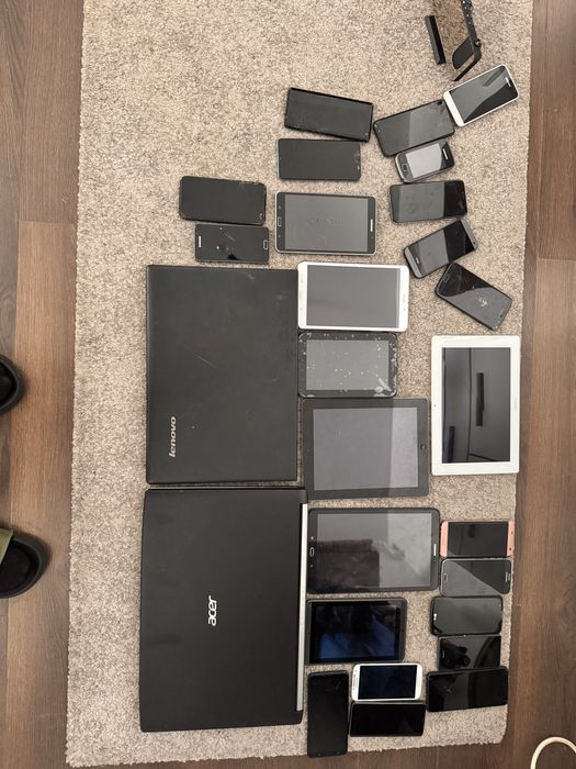 Lot telefoane + tablete +1 laptop– pentru piese