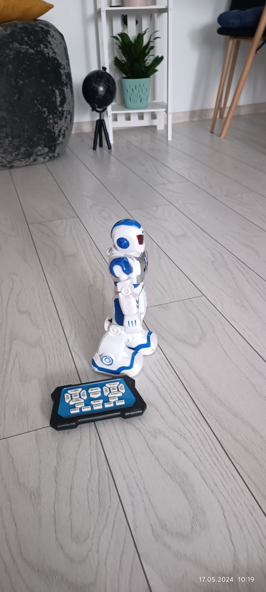 Robot interactiv