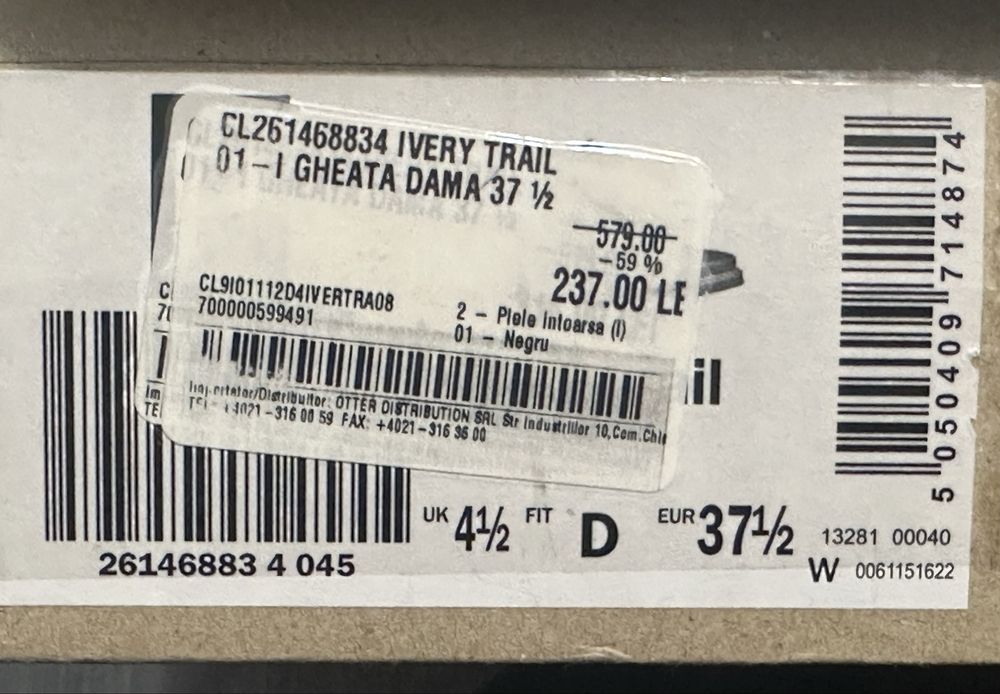 Ghete Clarks din piele întoarsǎ, negre, 36 şi 37.5