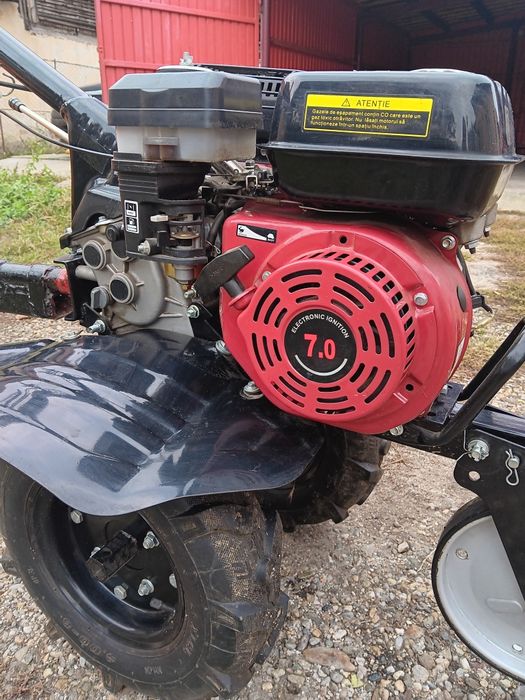 Motocultor cu remorca. 7 cp.