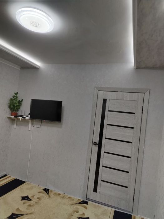 Продаётся 1 ком кв в чирчике 4 мкн 1 этаж не далеко от дороги