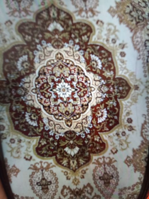 Продам натуральный ковёр, в хорошем  состояний