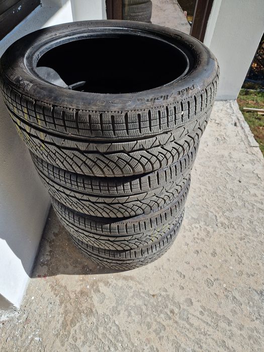 Продавам зимни гуми Мишелин "пилот"алпин 225/50/18.Цена 450лв за 4бр.