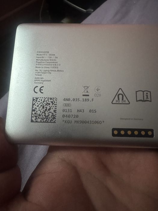 Vand tableta consola audi a8 d5 2017+