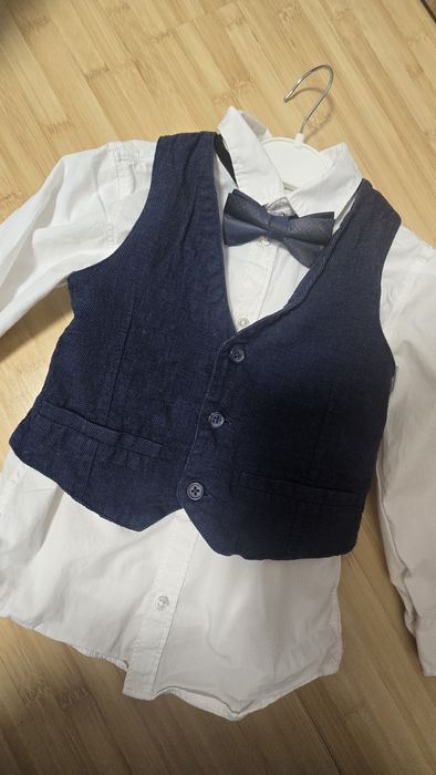 Елегантен костюм за момче H&M от 4 части Размер 110 за 4-5 г Като нов