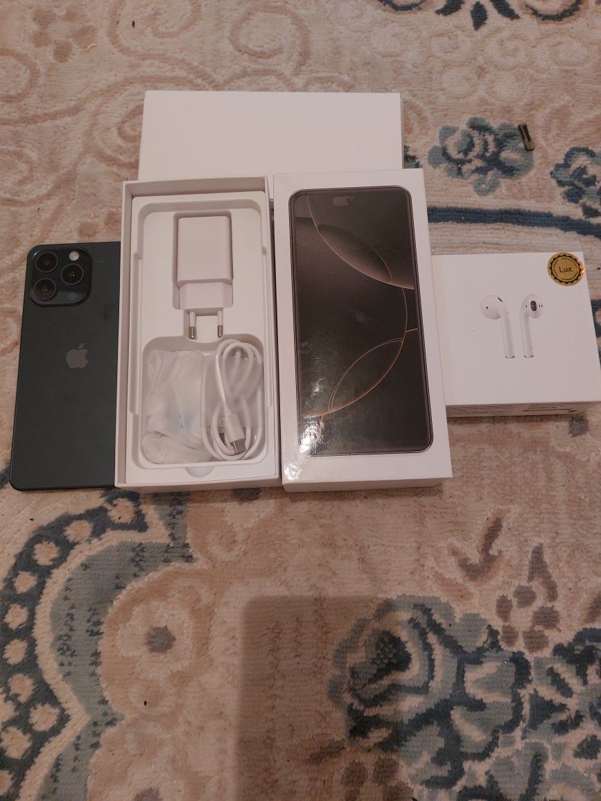 Продаю iPhone 16 Pro Max. 256.GB. Версия Андроид китай.Наушник Airpods