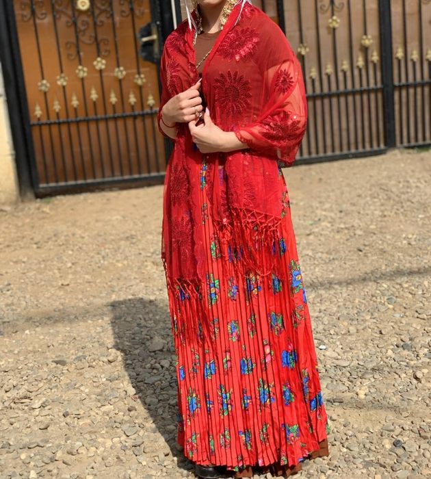 Fuste plisate țiganesti și conpleuri