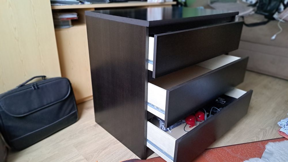 Скрин с три.чекмеджета/комод