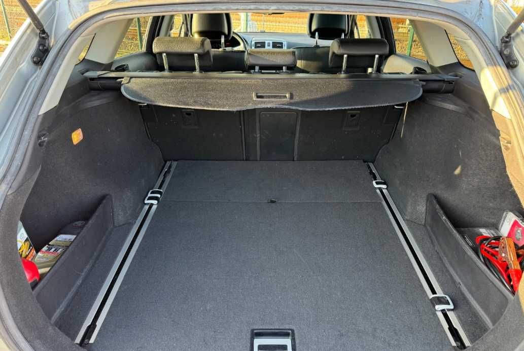 Щора за багажник Toyota Avensis T27 комби 2009–2018