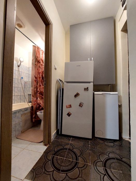 PROPRIETAR  închiriez garsoniera confort 1 cu balcon