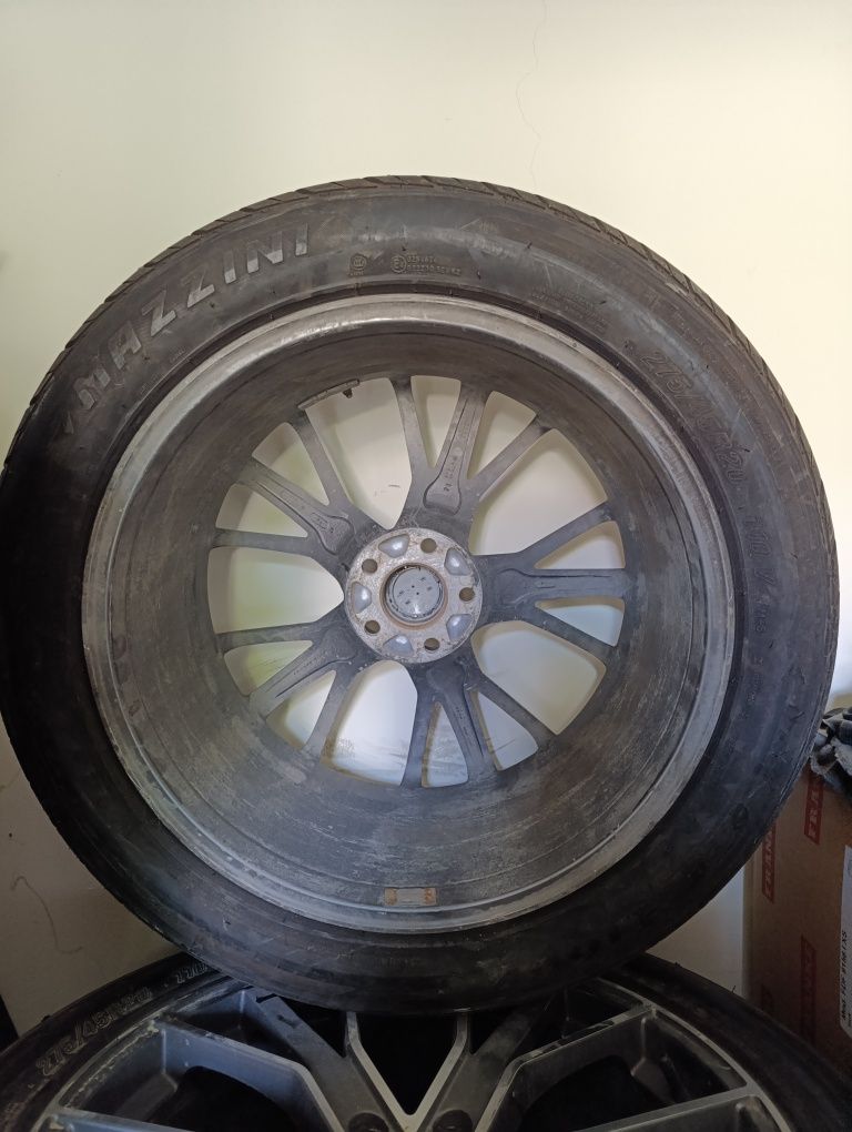 Продается литые диски с шинами 275/45R20