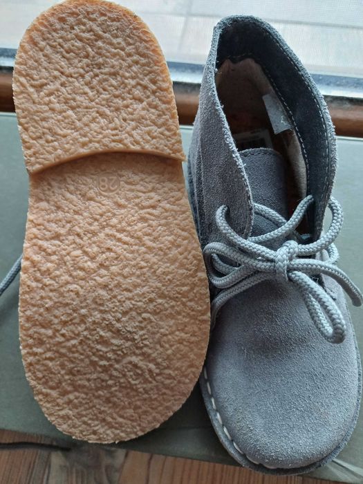 Обувки за момче.