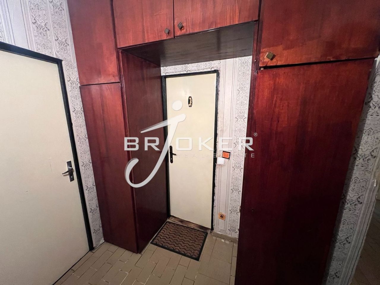 Продава се Многостаен апартамент в Кърджали, Възрожденци - 98 кв.м за 521 €/кв.м - Снимка #5