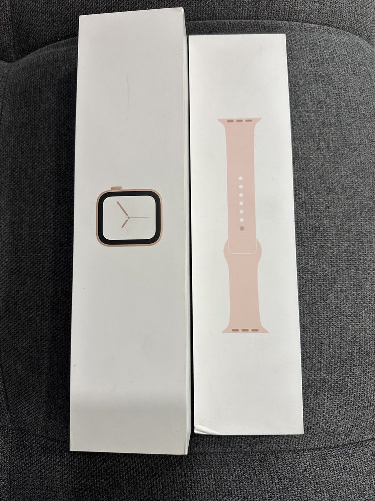 Apple Watch 4 44 мм Rose Gold