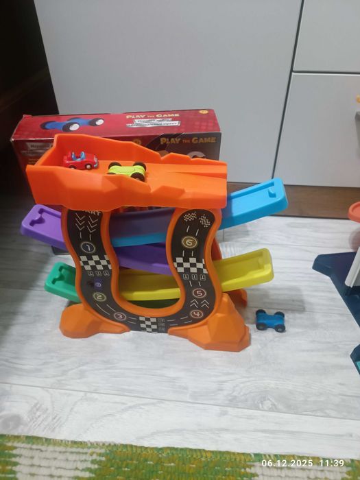 Продается игрушка вертикальный трек