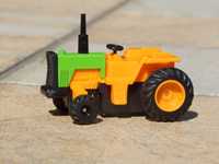 Macheta jucarie tractor agricol sc 1:72 metalica + plastic