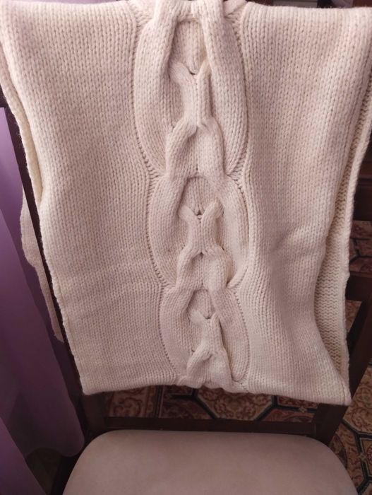 Fular nou, cu etichetă, din lână de miel