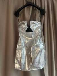 Сребърна рокля