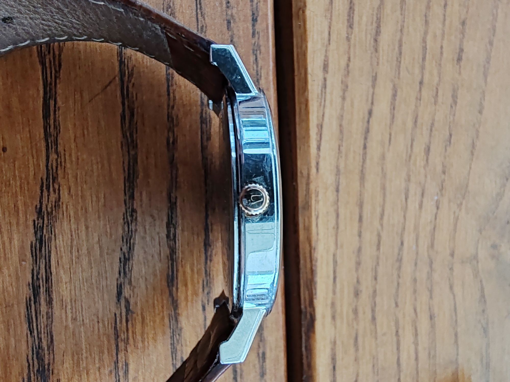 Vând ceas Bulova Quartz