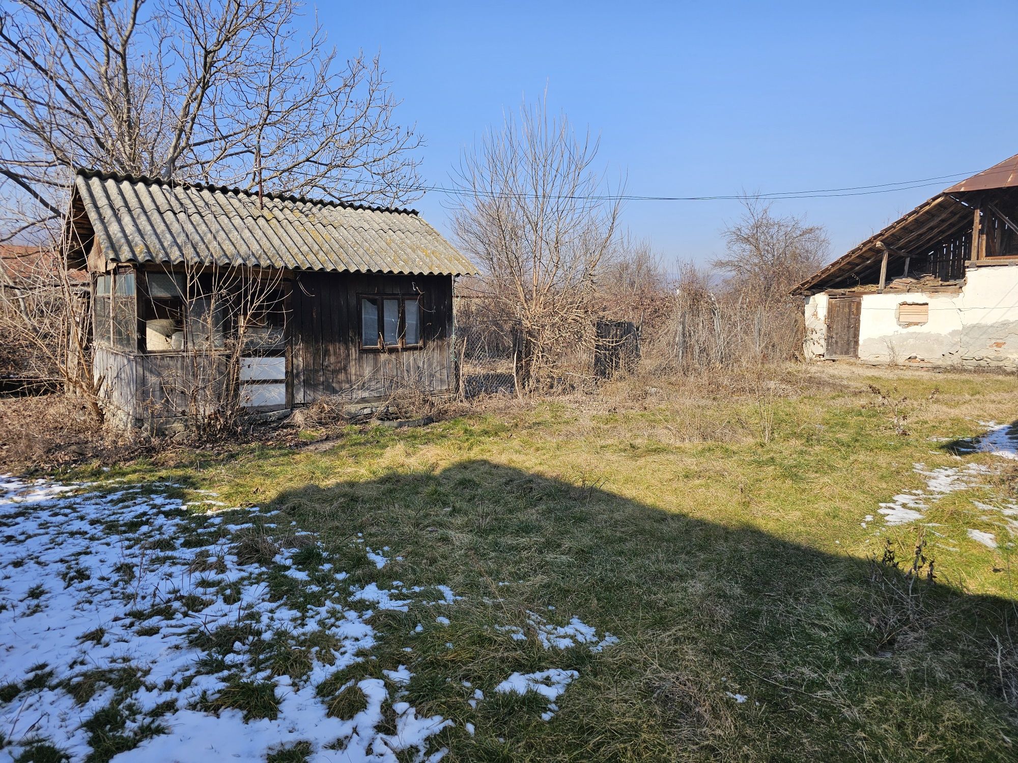 Teren și casă-comuna Dăești