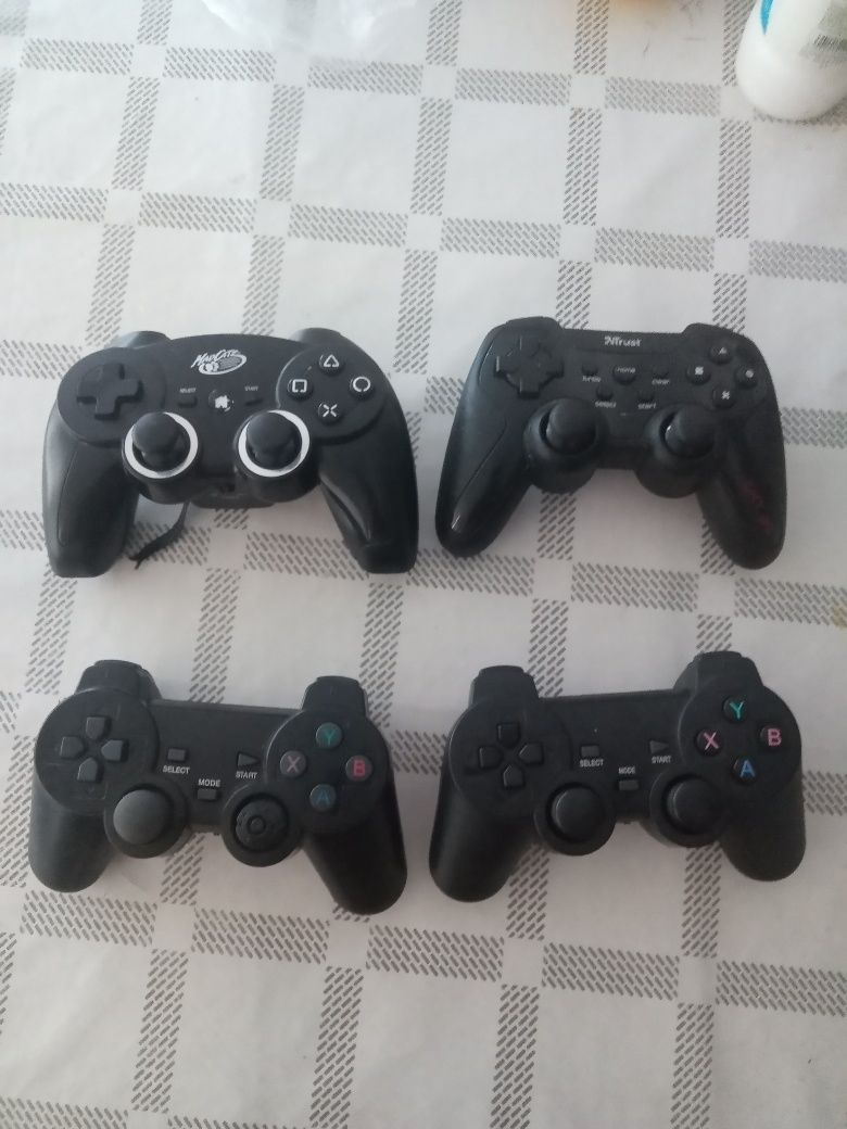 Livrare Gratuita azi ! Vand 4 manete , posibil Pc/desktop nu ma pricep