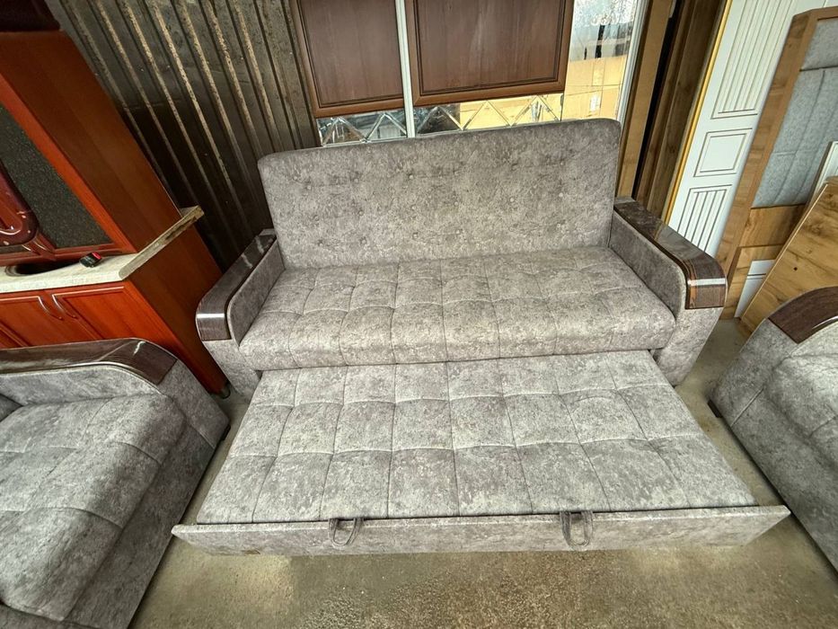 Продается Раскладной диван и 2 кресла