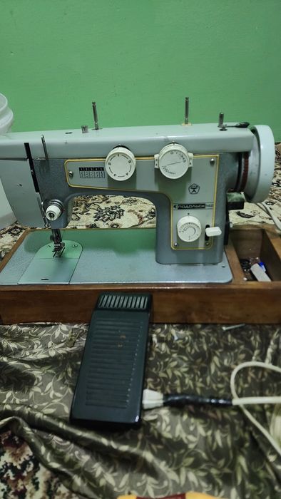 Продается швейная машинка Чайка