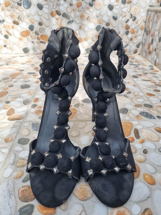 Vând sandale în stare bună