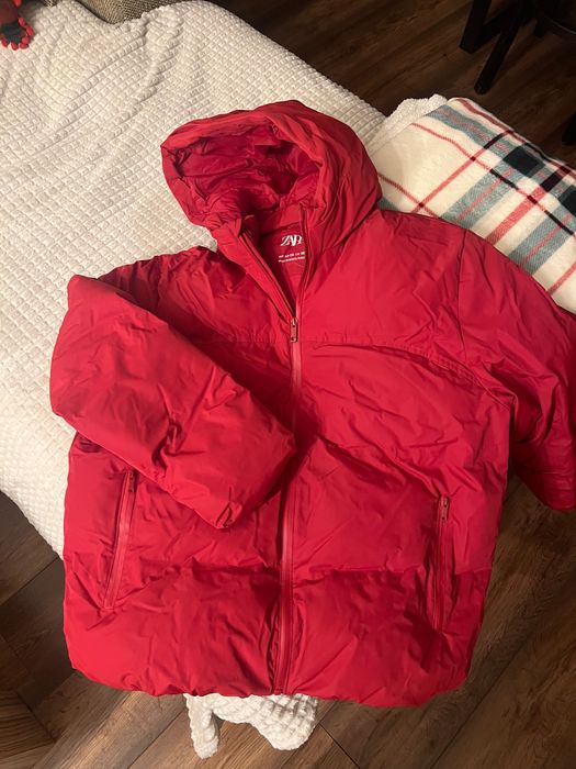 Червено зимно яке на Зара
