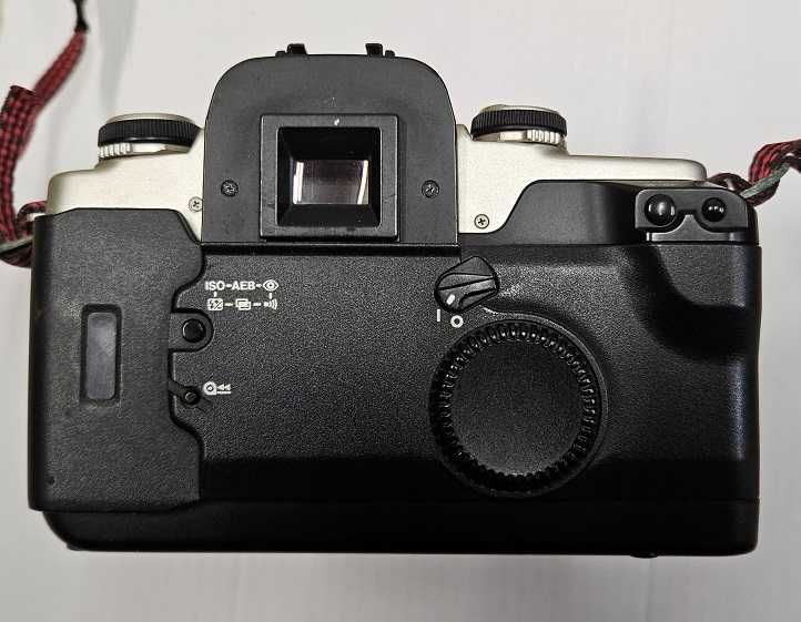 Фотоапарат Канон Canon Eos Elan II с обектив Sigma 3 броя светкавици